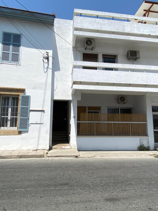 Past Or Tail Hostel ลาร์นาคา ภายนอก รูปภาพ