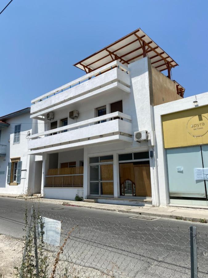 Past Or Tail Hostel ลาร์นาคา ภายนอก รูปภาพ